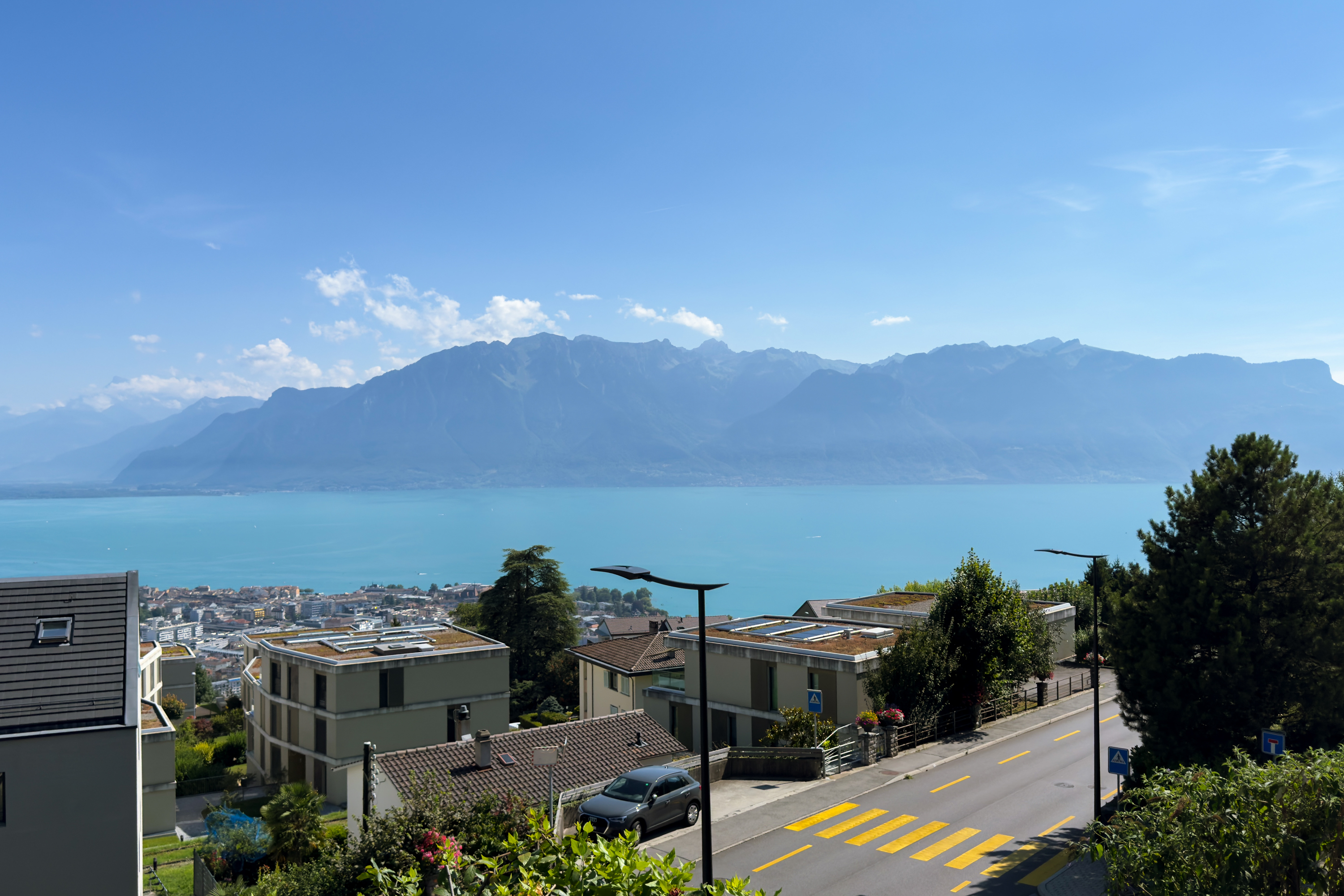 Projet immobilier sur la Riviera avec appartements à vendre : la commune de Jongny avec vue sur le lac et les montagnes.