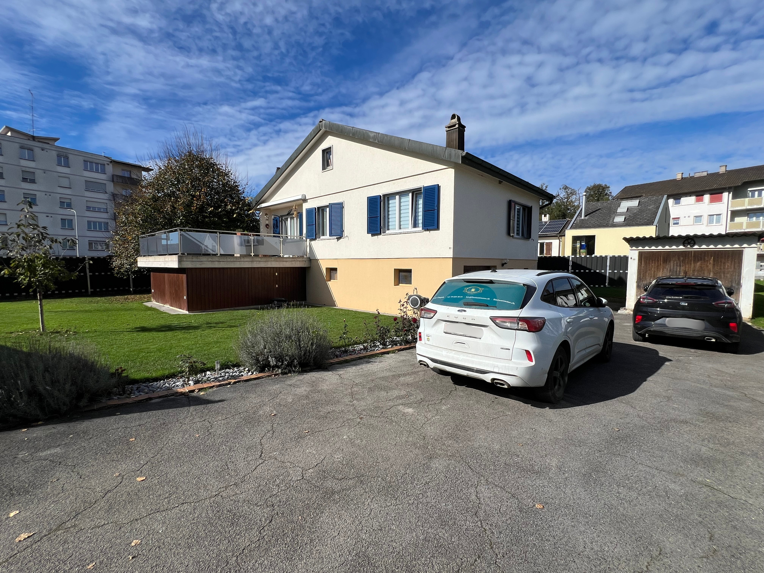 Extérieur avec le garage