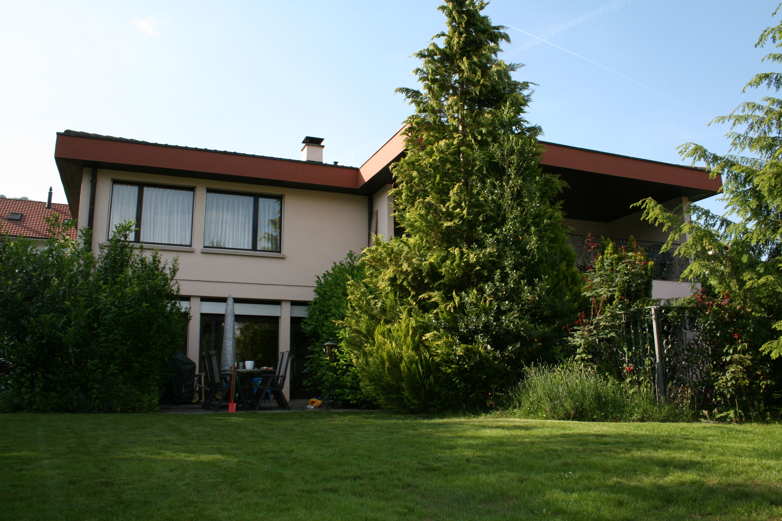 Aussenansicht vom Garten von unten