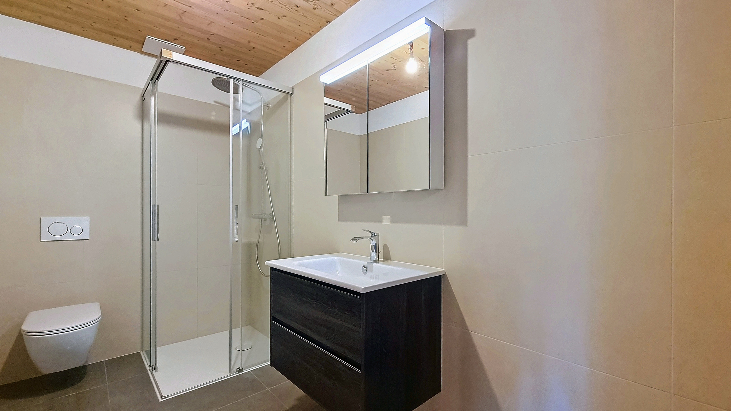 Salle de douche studio Rez inférieur