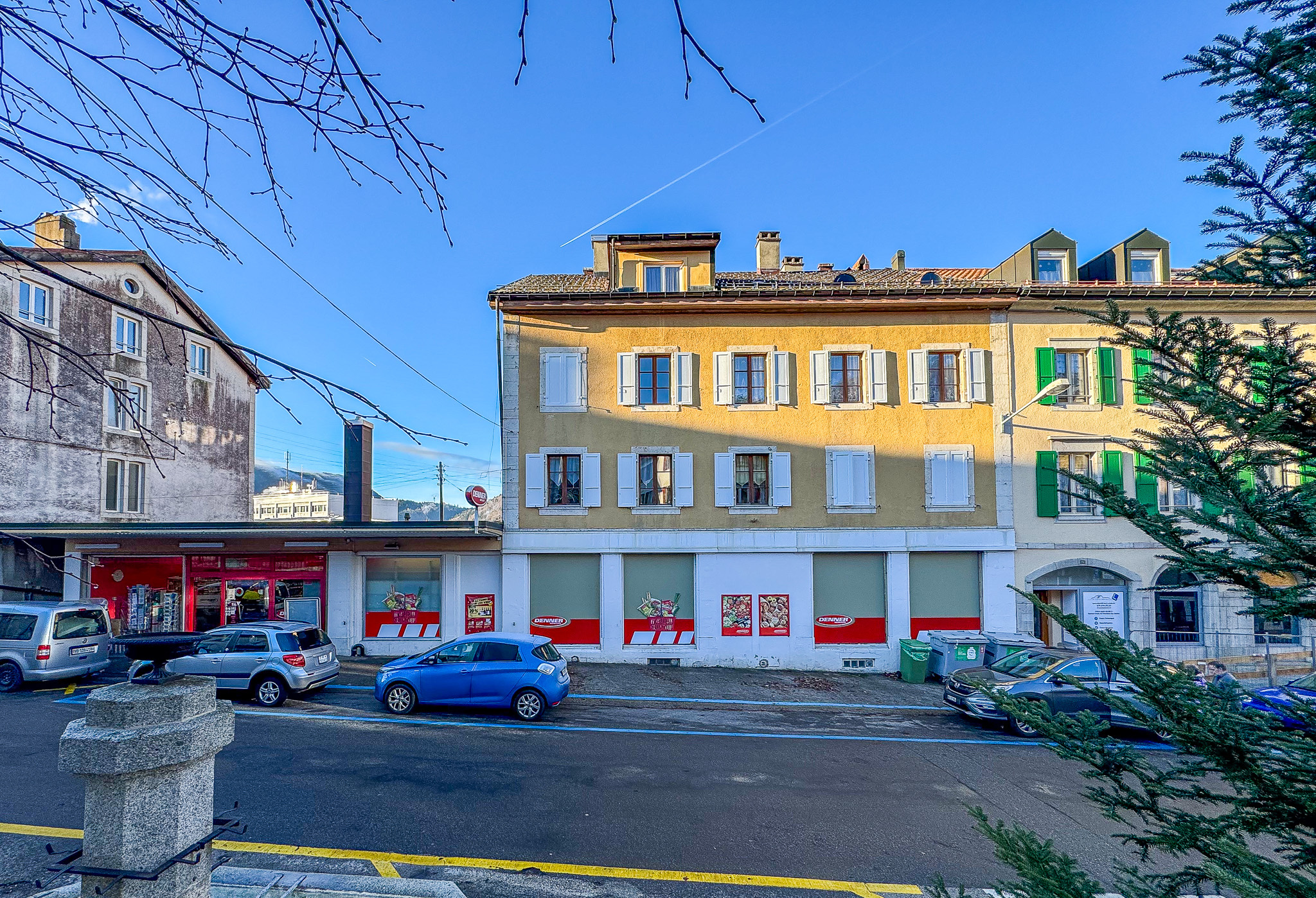 Vue sur le bâtiment