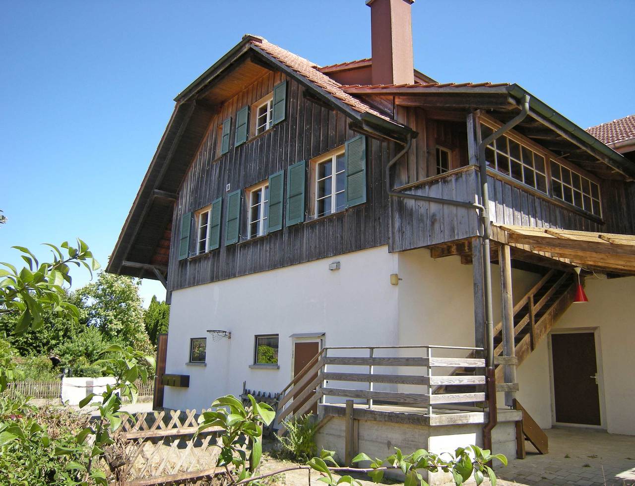 Alleine im Westteil des Hauses. Mit Garten und Gartensitzplatz.