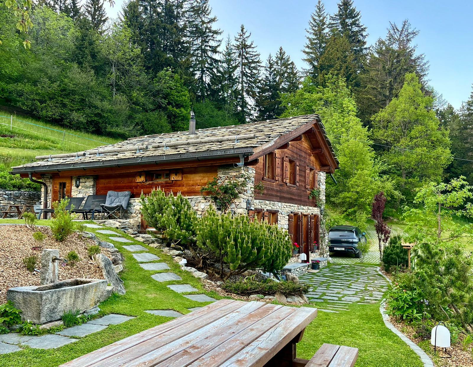 Chalet discret et isolé, offrant un calme absolu, sans le moindre vis-à-vis