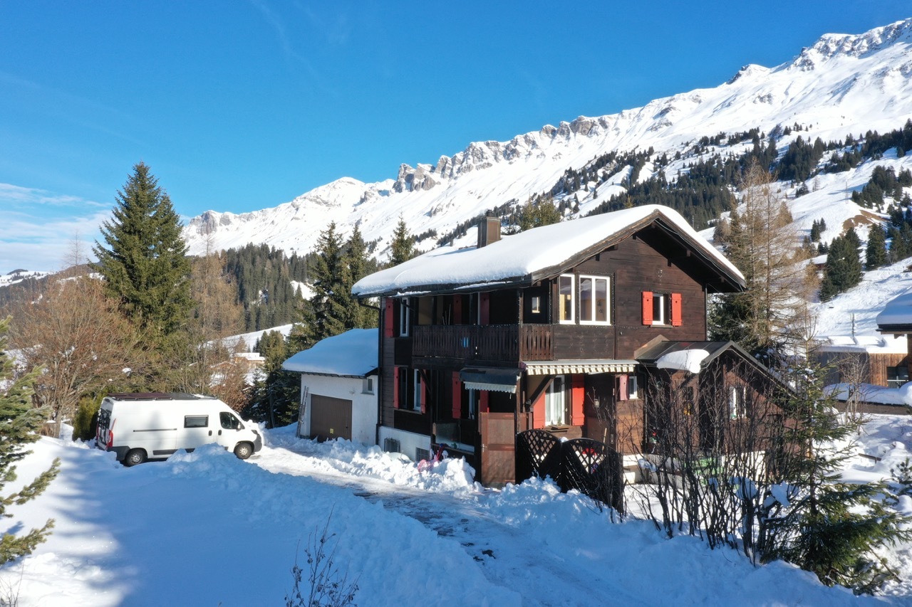 Freistehendes Zweifamilienchalet mit viel Umbaupotenzial