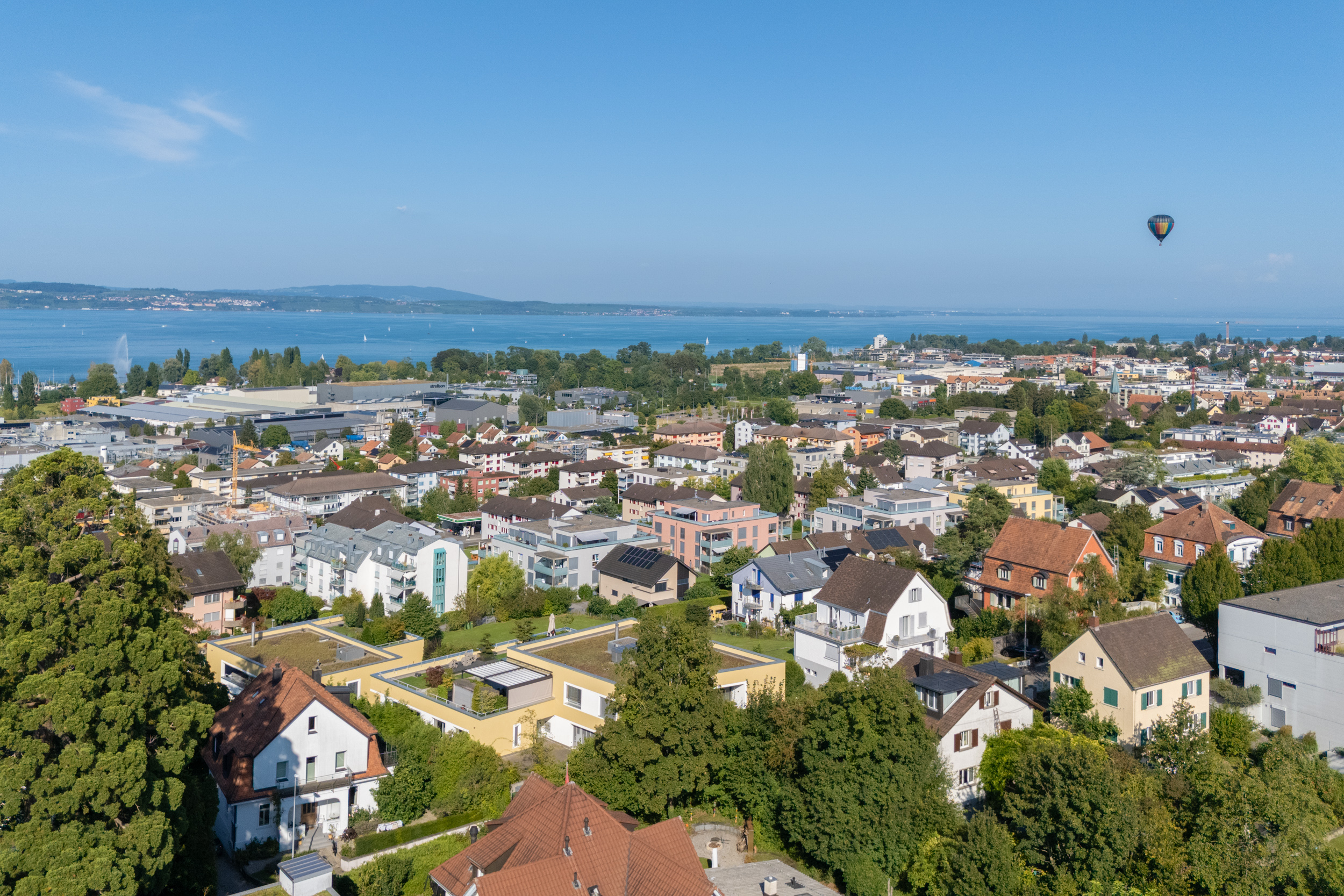 Begehrter & luxuriöser Wohntraum mit Seesicht an Top-Lage.